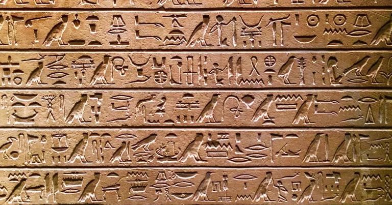 Descubriendo la Vida y la Muerte a Través de los Símbolos Egipcios